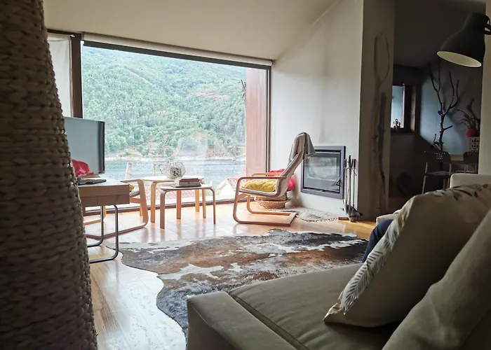 Casa Do Bairro Da Veiga شاليه